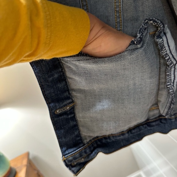 Levi’s Jean Jacket with hand painted history of Levi’s - Picture 5 of 6